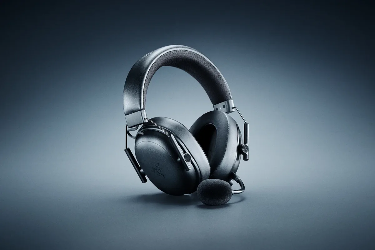 Razer BlackShark V3 - Headset - full size - Bluetooth / 2.4 GHz radio frequency - wired, wireless - USB-A, USB-C - 3.5 mm jack - noise isolating - black