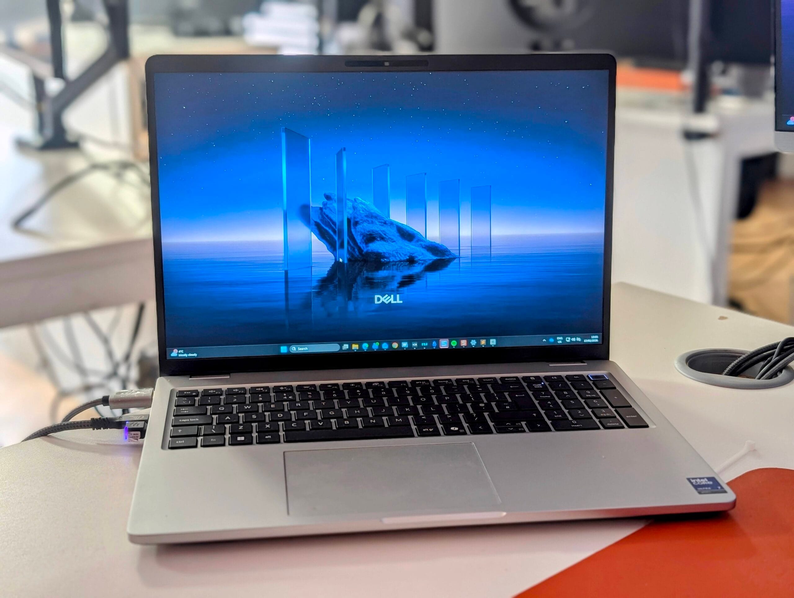 Dell Pro 16 Plus PB16250 Intel? Core? Ultra 7 268V, vPro? (48 TOPS NPU, 8 cores, up to 5.0 GHz) 32 GB: LPDDR5x, 8533 MT/s (onboard) 512 GB, SSD 16", Non-Touch, FHD+, IPS, Anti-Glare, 300 nits, 45% NTSC, FHD IR Cam Fingerprint Reader, No Smart Card Reader,