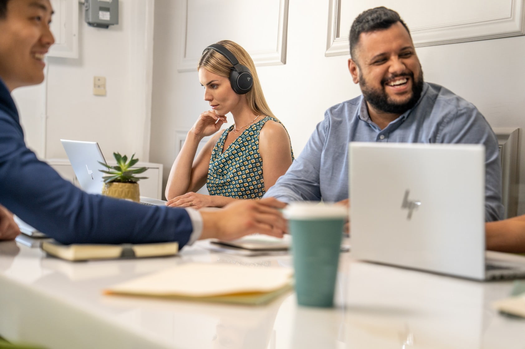 HP Poly Voyager Surround 80-M UC - Voyager Surround 80 series - headset - full size - Bluetooth - wireless - USB-C via Bluetooth adapter - black - Certified for Microsoft Teams