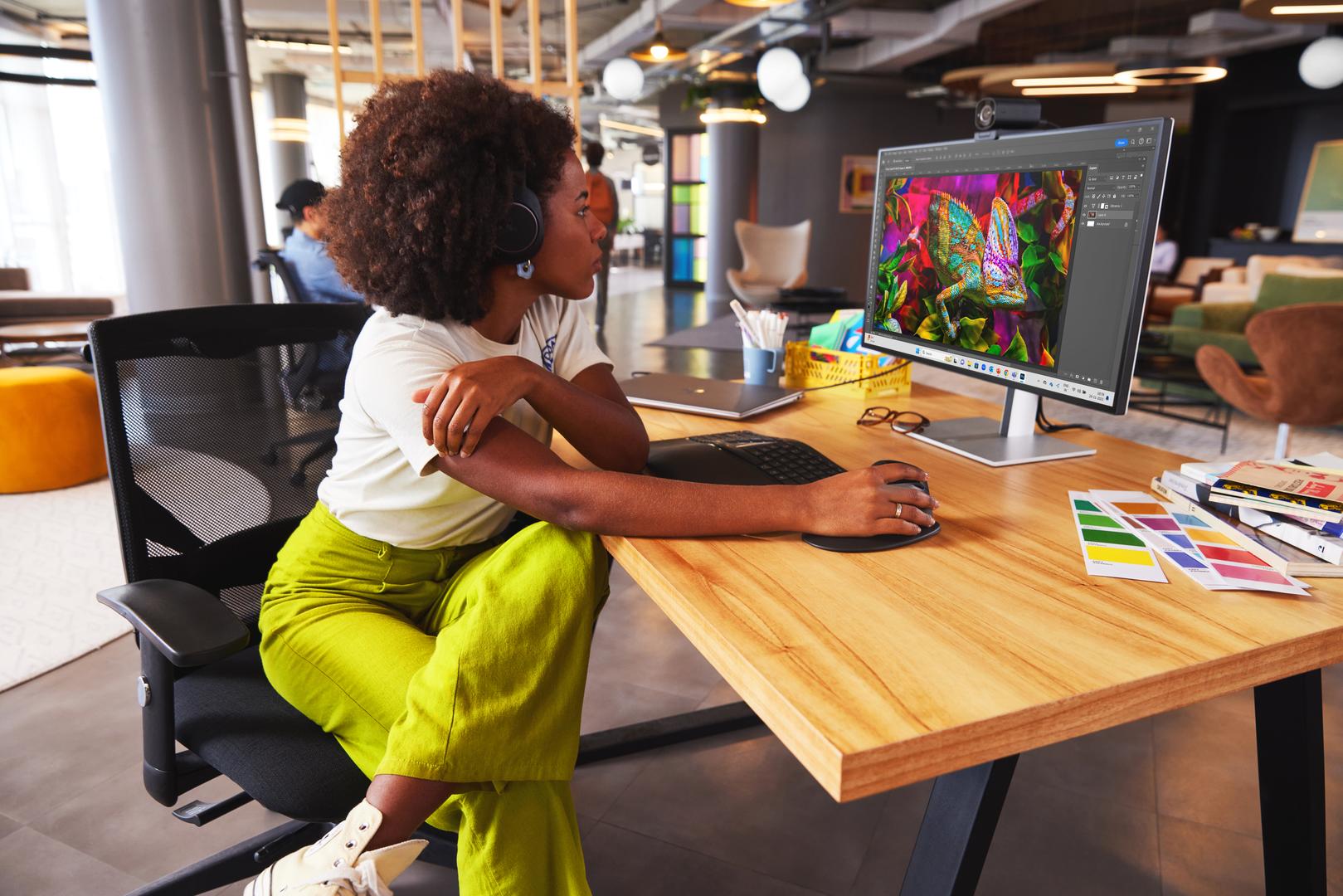 HP 727pk - Series 7 Pro - LED monitor - 27" - 3840 x 2160 4K @ 60 Hz - IPS Black - 400 cd/m² - 2000:1 - 5 ms - Thunderbolt 4, HDMI, DisplayPort - black, silver