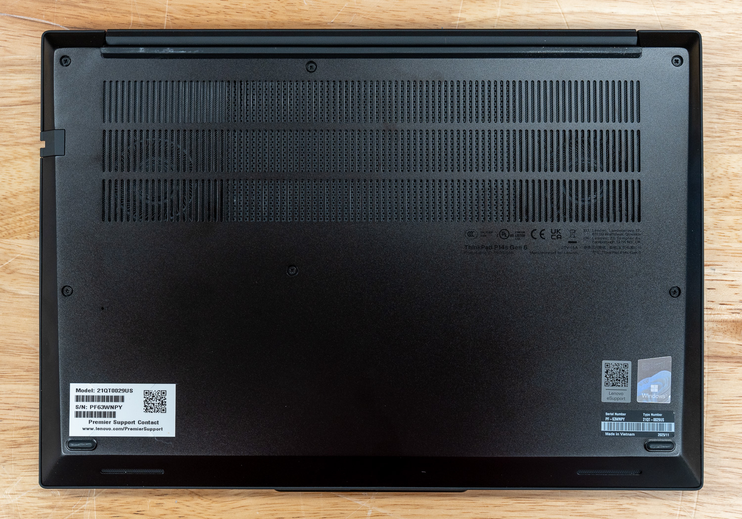Lenovo ThinkPad P14s Gen 6 21QT - AI Workstation - 180-degree hinge design - Intel Core Ultra 7 - 255H / up to 5.1 GHz - Win 11 Pro - NVIDIA RTX PRO 500 Blackwell / Intel Arc 140T - 16 GB RAM - 512 GB SSD TCG Opal Encryption 2, NVMe, Performance - 14.5" I
