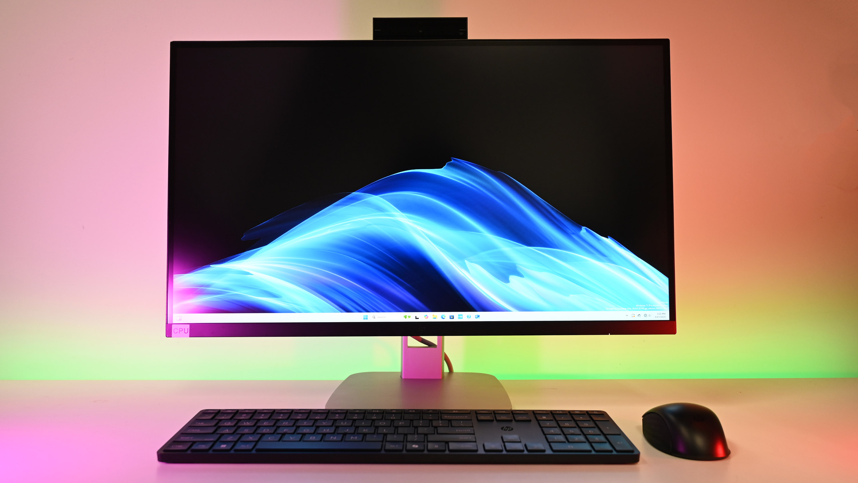 HP EliteStudio 8 G1i AI - AI PC - all-in-one Core Ultra 7 265 / up to 5.3 GHz - vPro Enterprise - RAM 24 GB - SSD 512 GB - NVMe - Intel Graphics - Gigabit Ethernet, IEEE 802.11ax (Wi-Fi 6), Bluetooth 5.4, IEEE 802.11be (Wi-Fi 7) - Win 11 Pro - monitor: LE